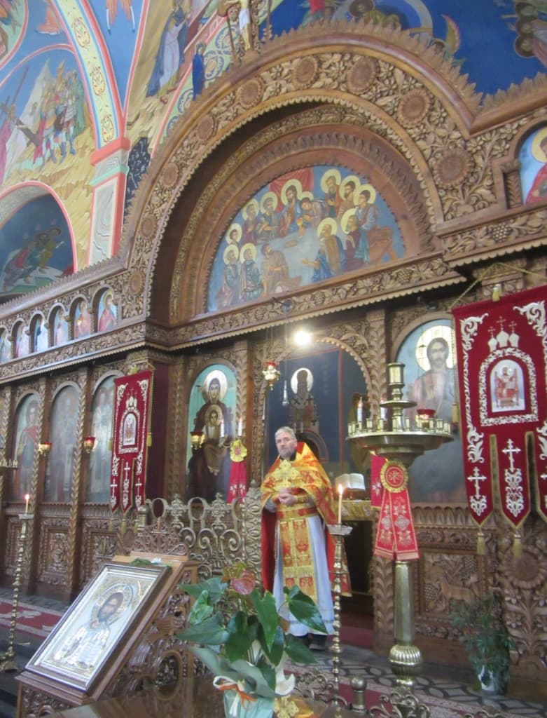 Детайл от вътрешността на храм „Св. Три светители“