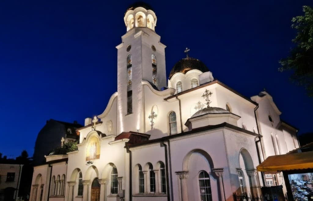 Храм Св. Три светители — нощна снимка, Шумен