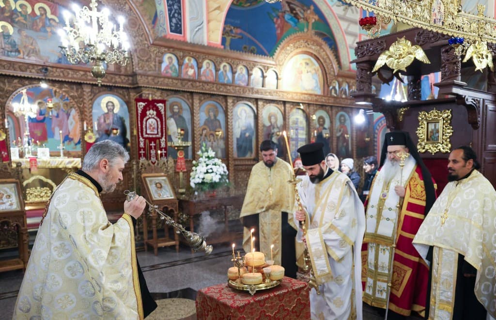 Богослужение в храм „Св. Три светители“